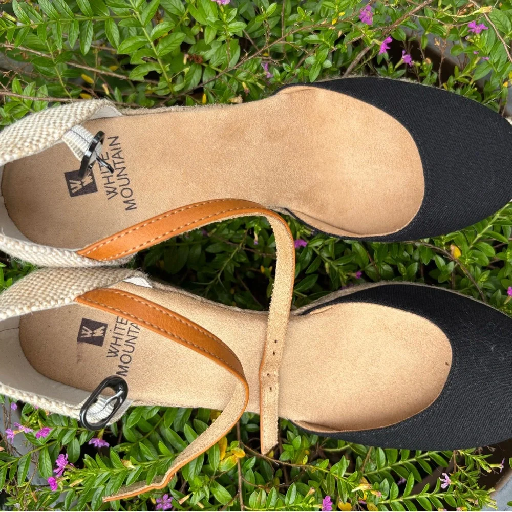 White Mountain Women's Black and Tan Shoes - Picture 9 of 10